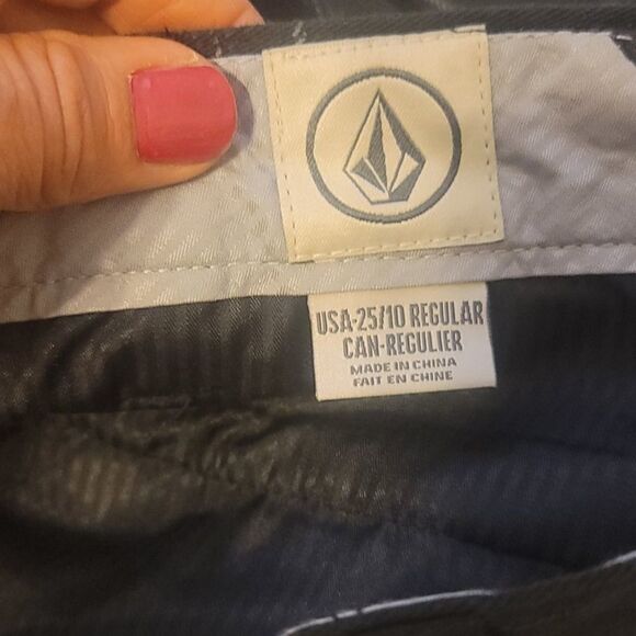Boys volcom shorts size 25R - Picture 6 of 8
